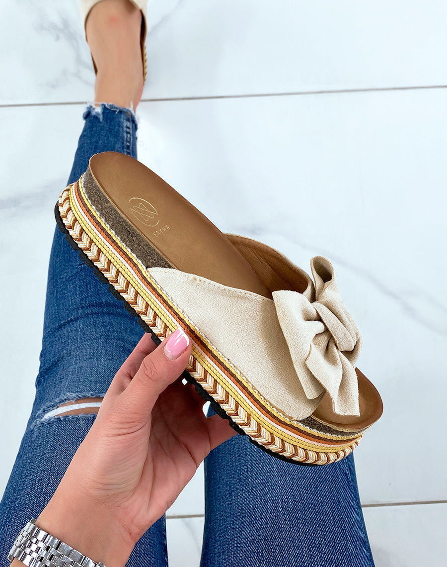 Mules beiges à noeud et semelle aztèque