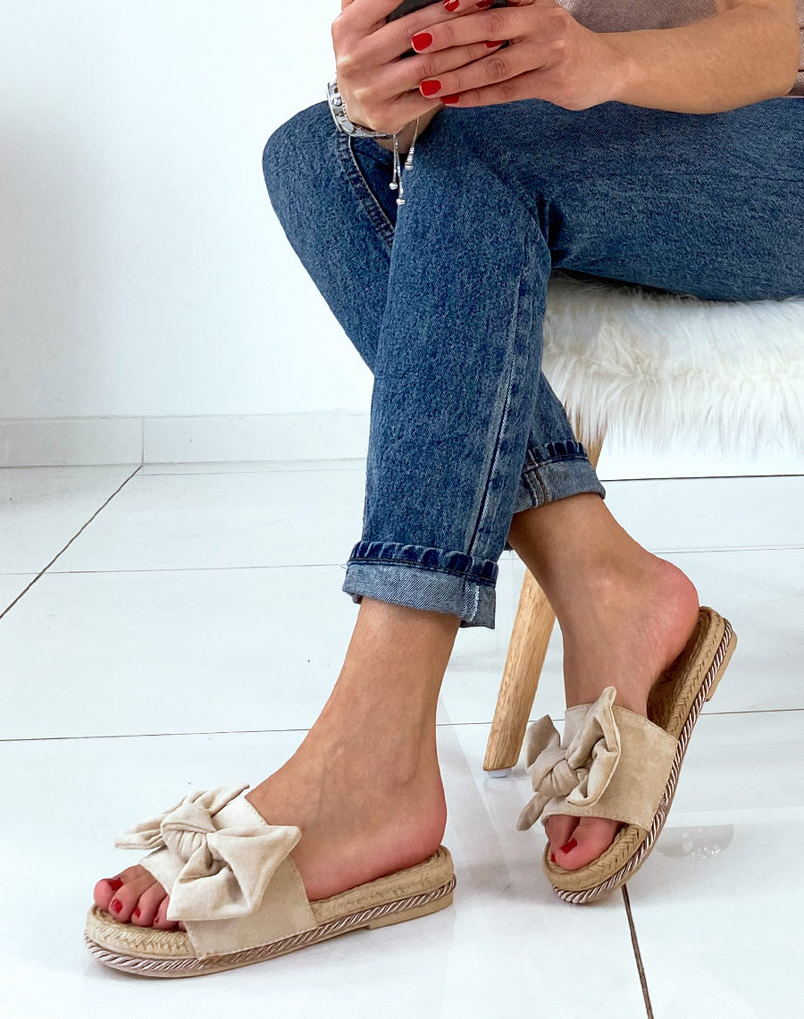Mules beiges styles espadrilles à gros nœud