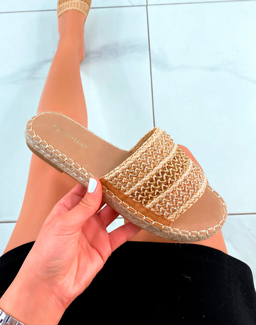 Mules beiges tressées