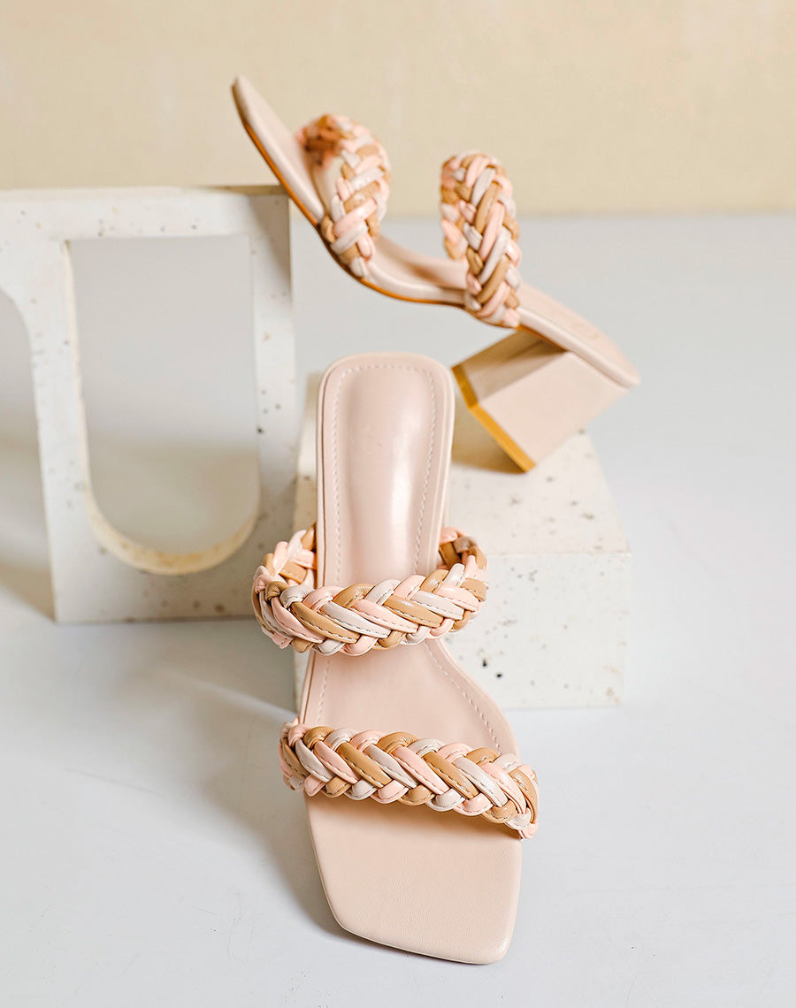 Mules beiges tressées à talon bas carré