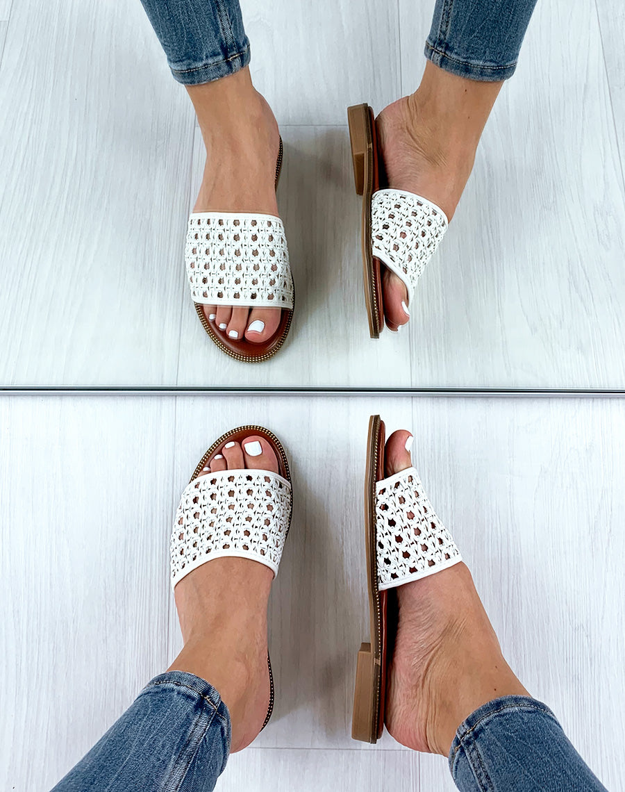 Mules blanches à brides tressées en similicuir