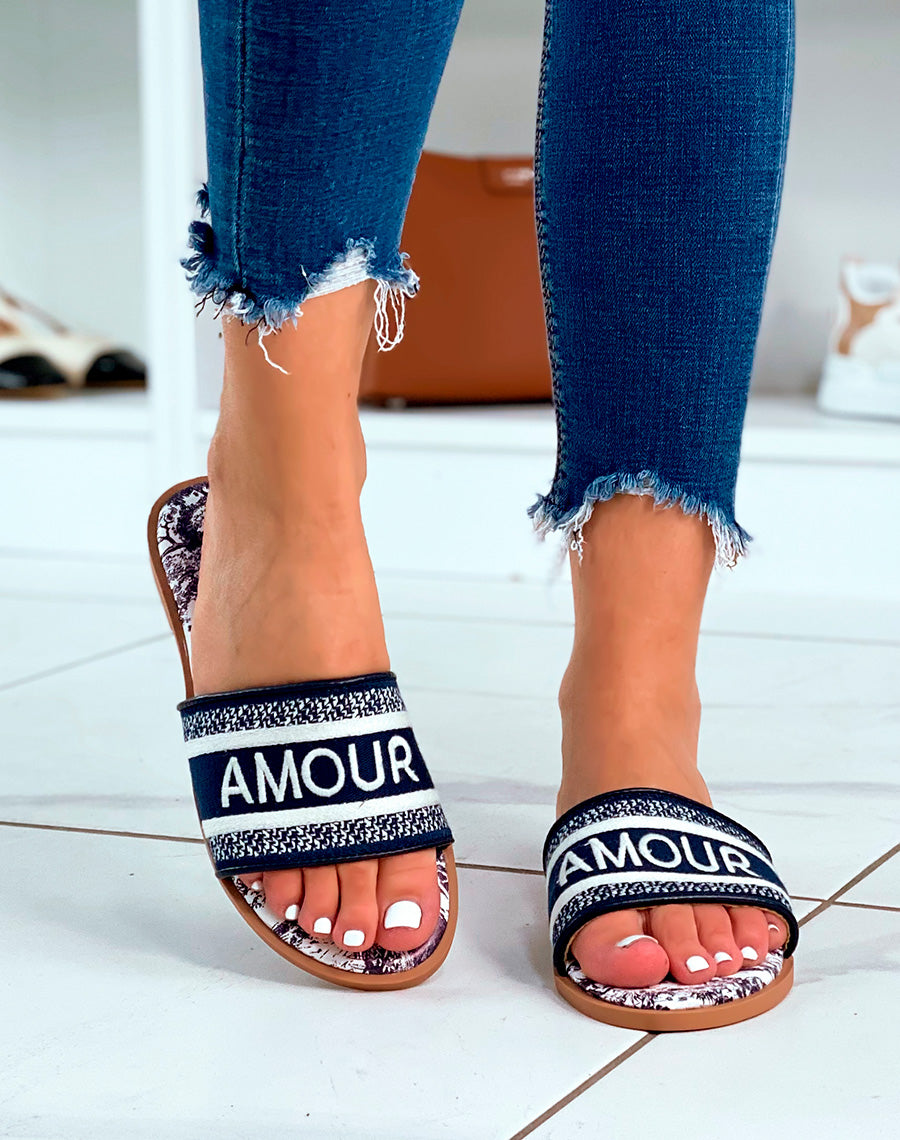 MULES BLUES EN TISSU ? INSCRIPTION AMOUR