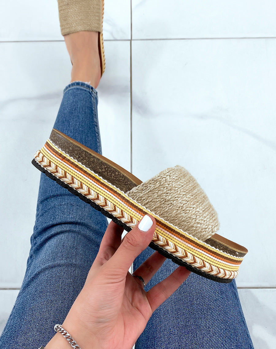 Mules à bride épaisse beige et semelle épaisse style aztèque