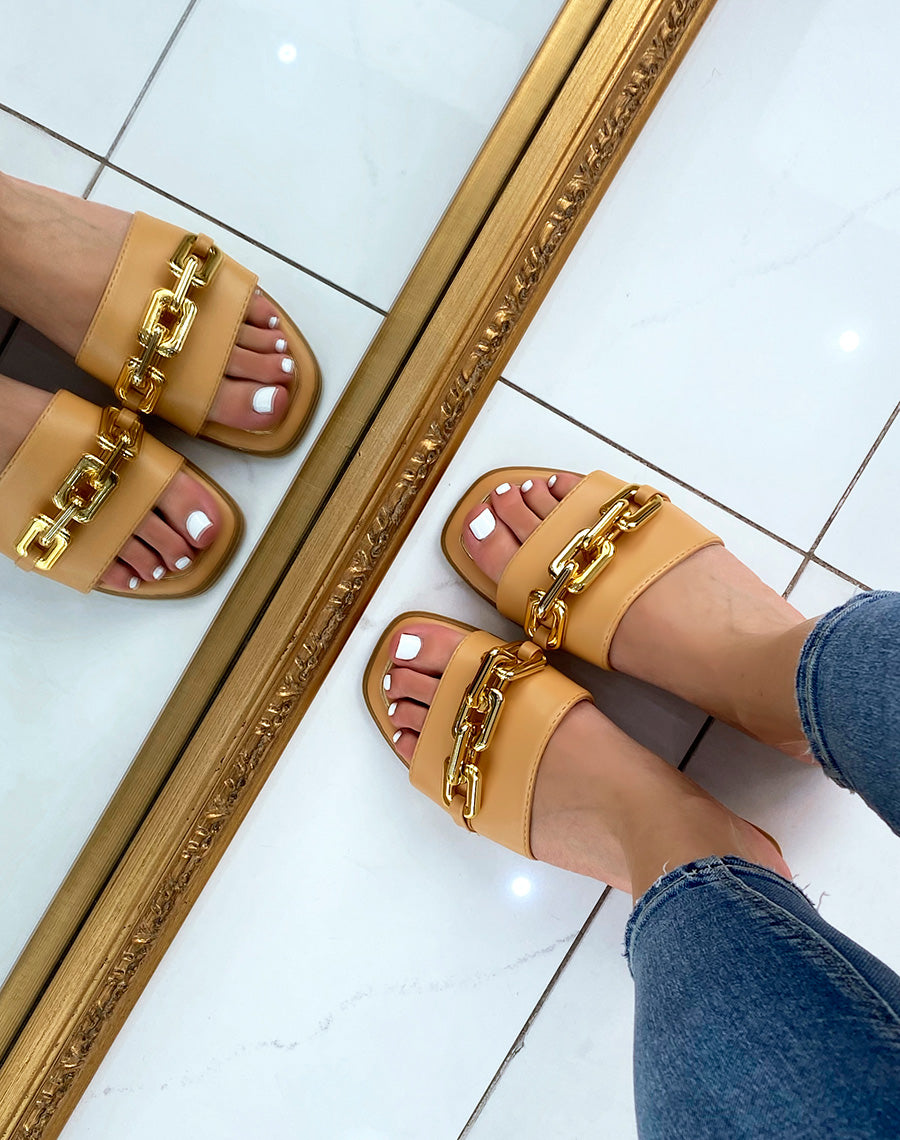 Mules camel à chaîne dorée