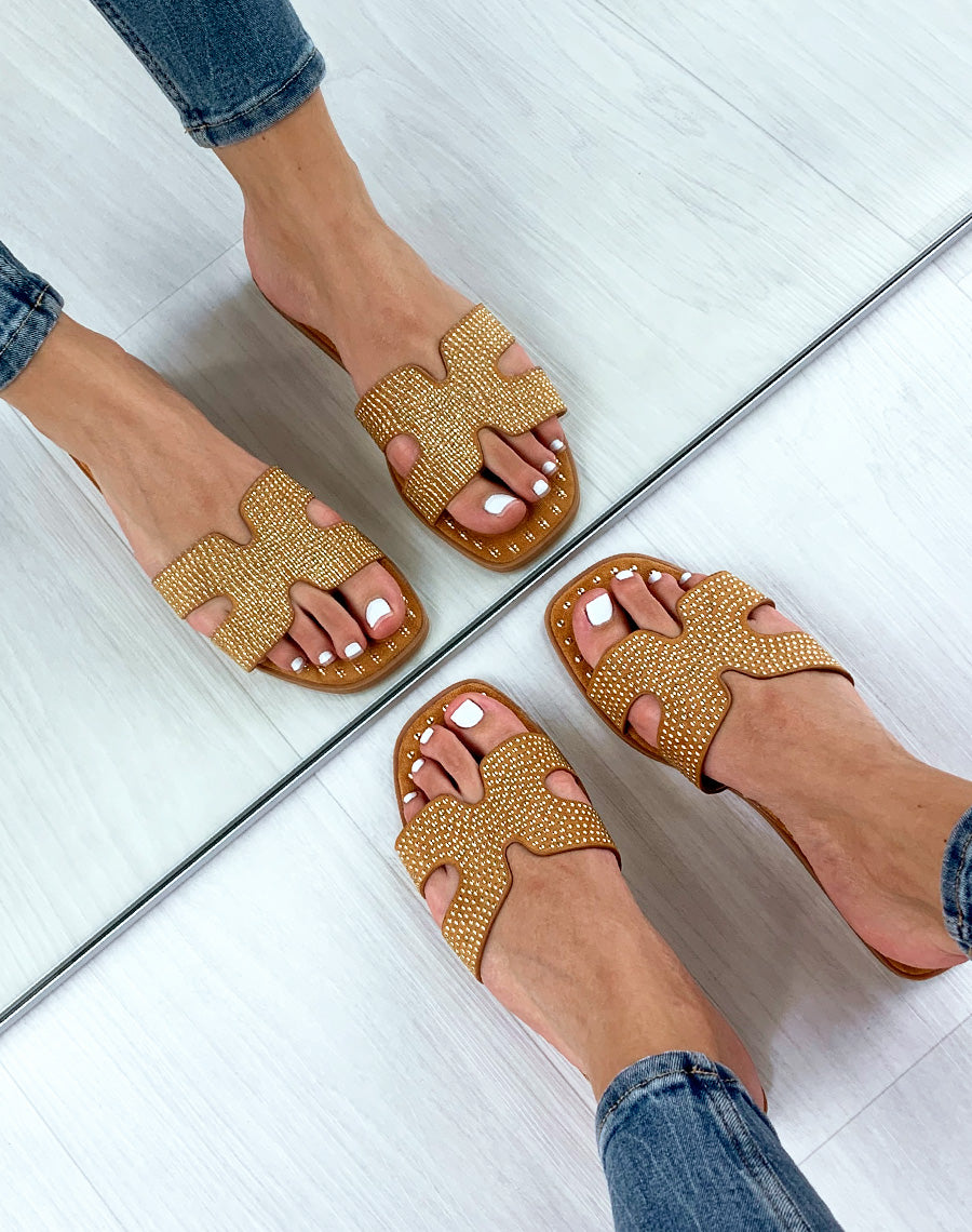 Mules camel cloutées