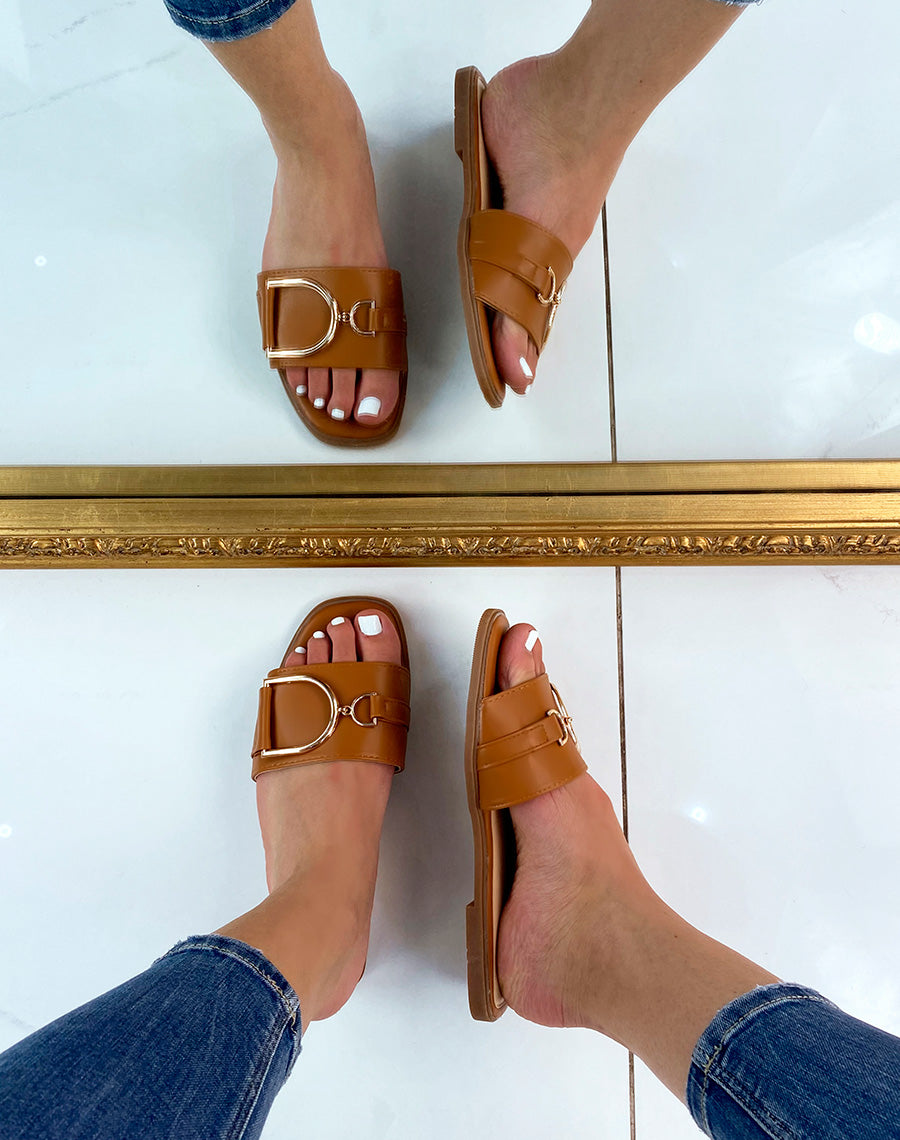 Mules camel à détail doré