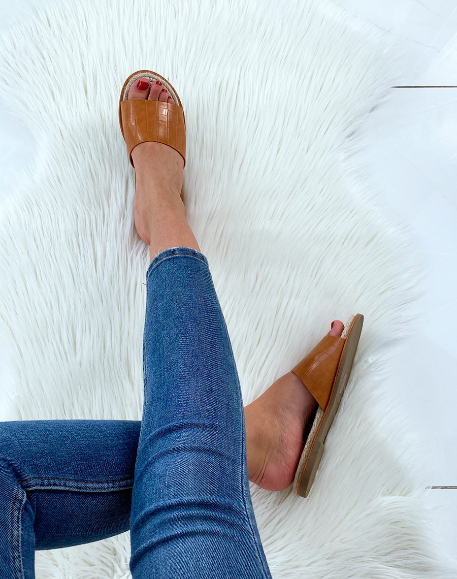 Mules camel effet croco à simple bride