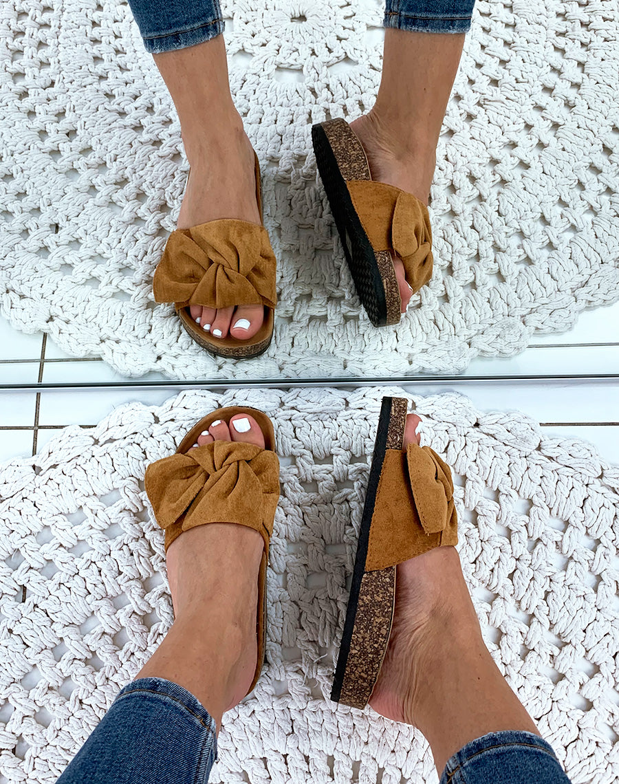 Mules camel en suédine à gros nœud