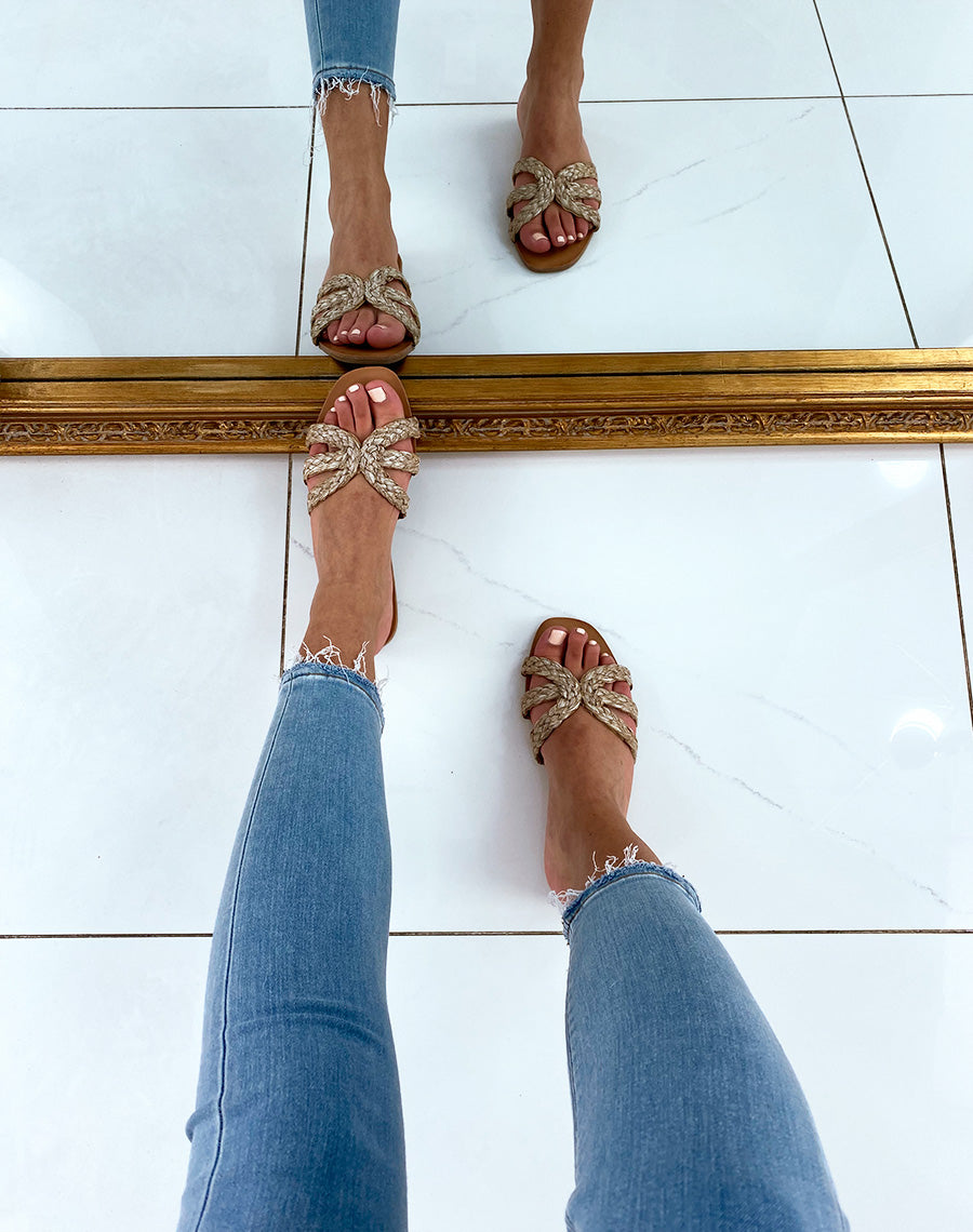 Mules camel à fines semelles et fines brides entrecroisées