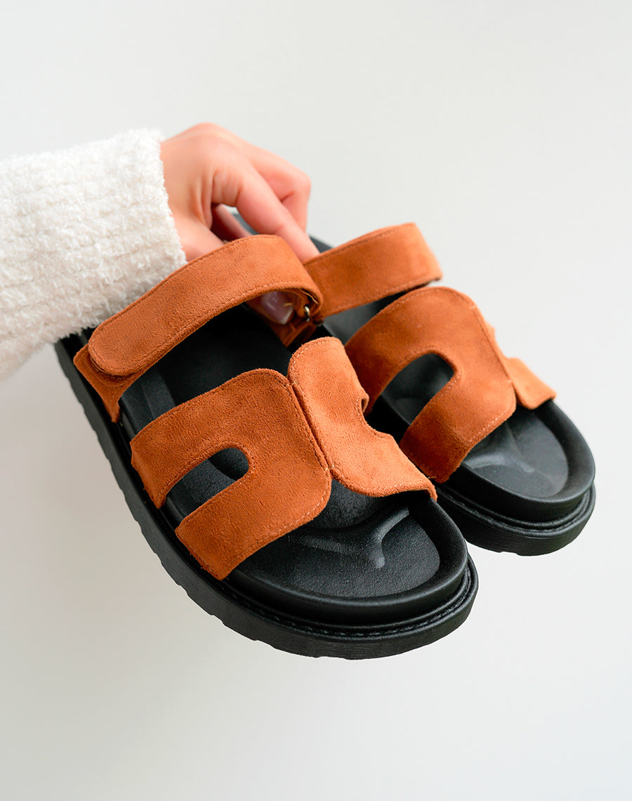 Mules Camel Modernes avec Bride en H et Fermeture Scratch ? Confort Urbain