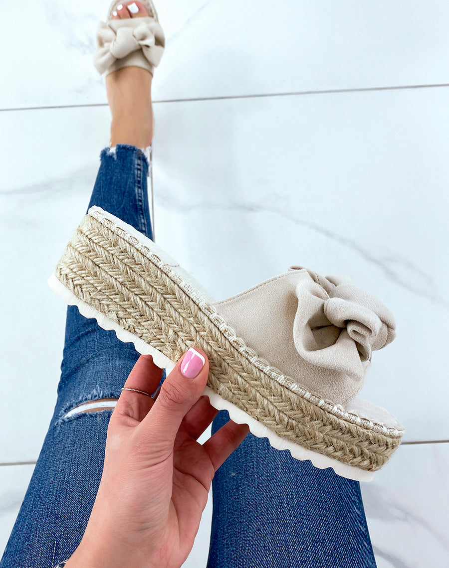 Mules compensées beiges à nœud