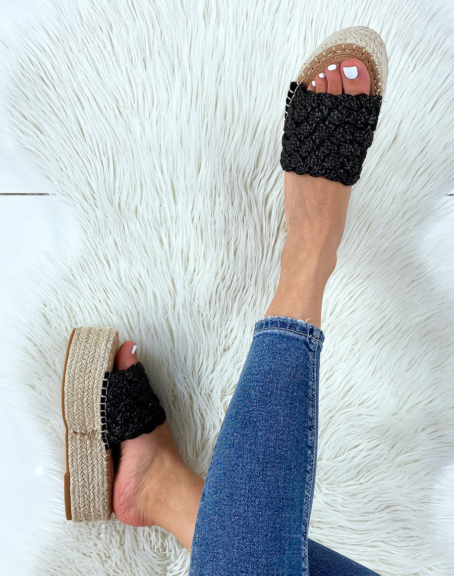 Mules compensées à large bride tressée noire