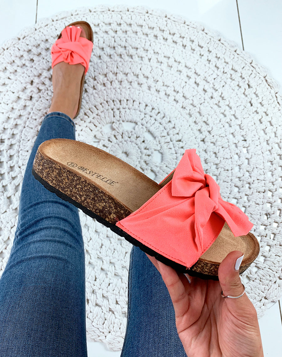 Mules corail en suédine à gros nœud volant