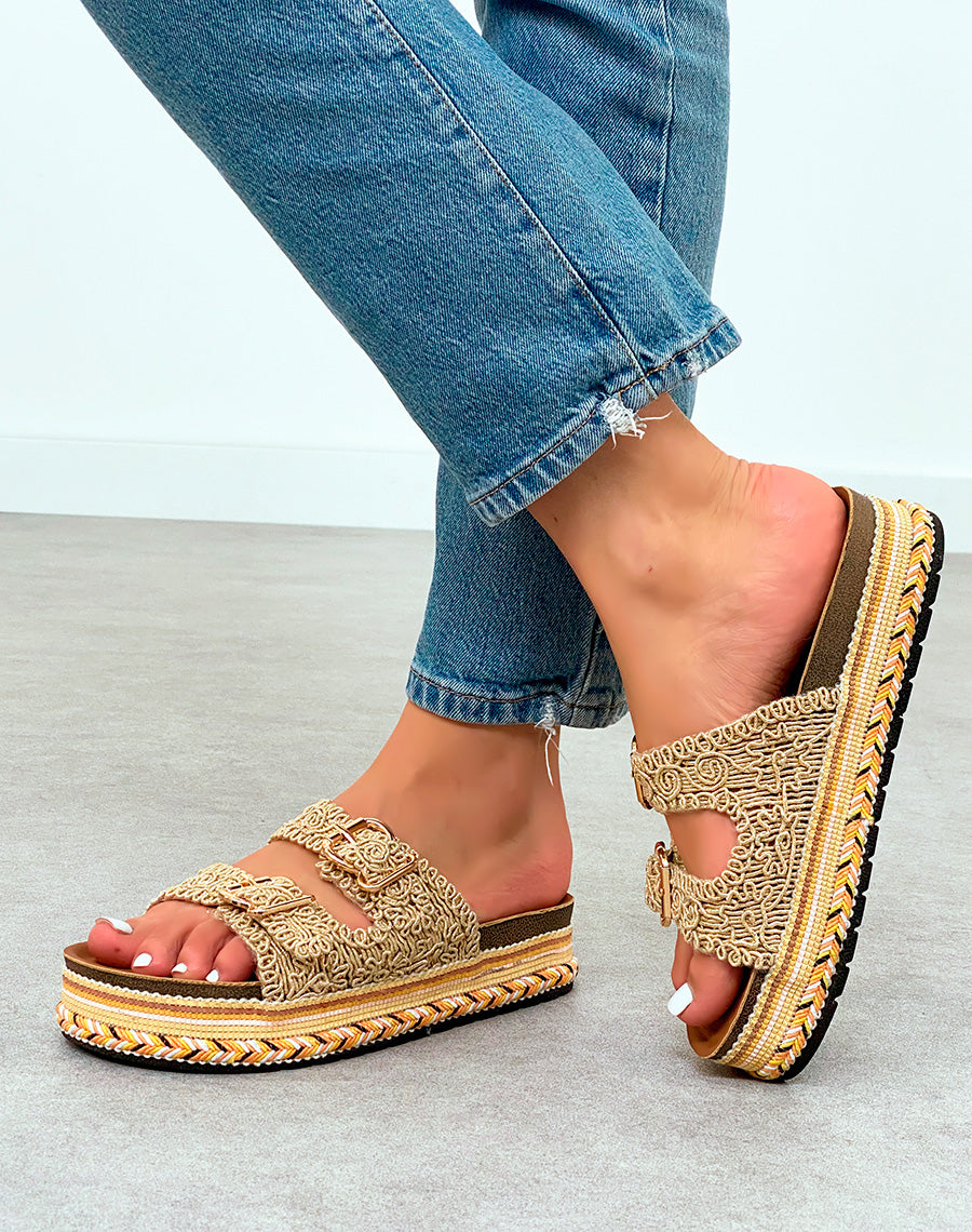 Mules Dorées Brodées à Plateforme Aztèque et Double Sangle – Rayonnement Tendance