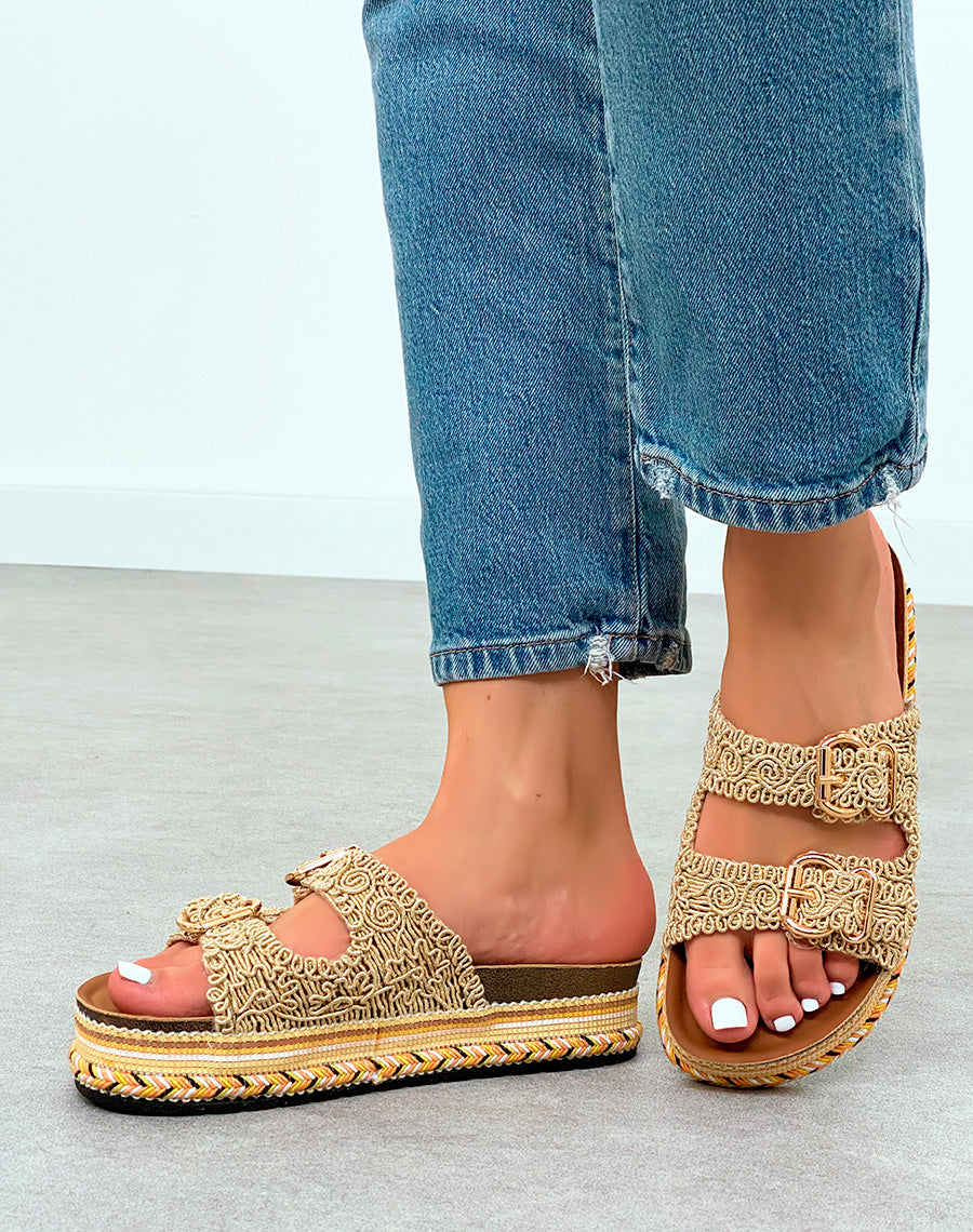 Mules Dorées Brodées à Plateforme Aztèque et Double Sangle – Rayonnement Tendance