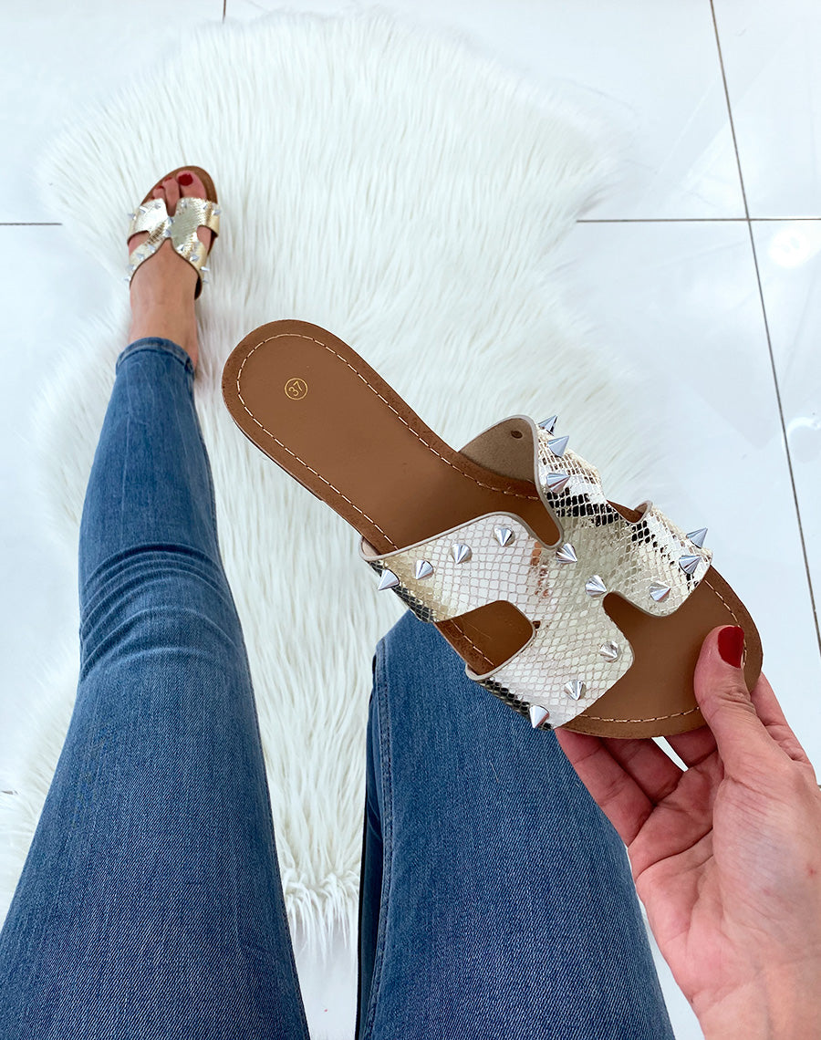 Mules dorées cloutées