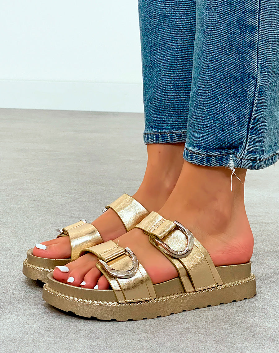 Mules Dorées à Double Sangle et Boucles Argentées – Éclat et Confort au Quotidien