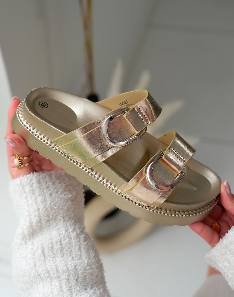 Mules Dorées à Double Sangle et Boucles Argentées – Éclat et Confort au Quotidien