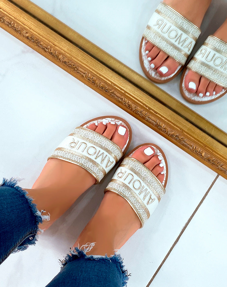 MULES DORÉES EN TISSU À INSCRIPTION AMOUR