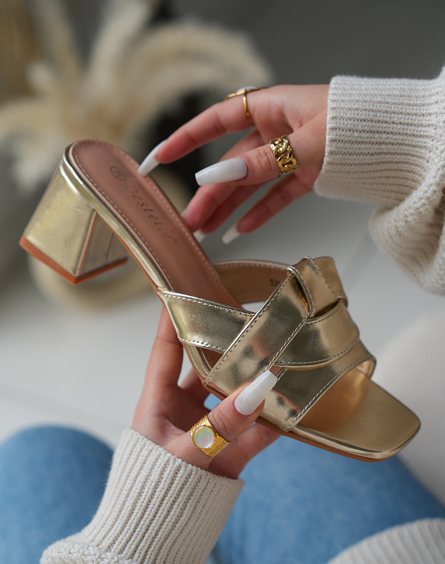Mules Dorées Femme à Talon Carré et Brides Entrecroisées – Touche d'élégance
