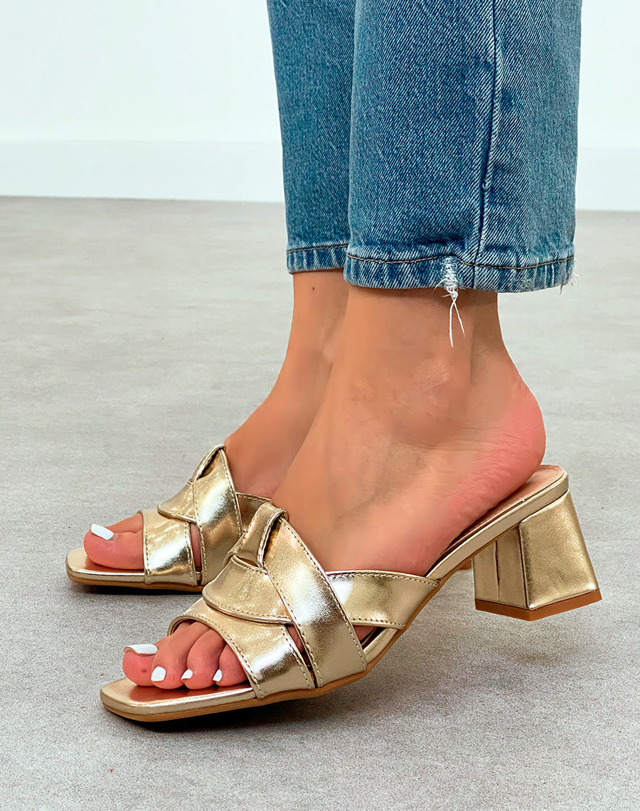 Mules Dorées Femme à Talon Carré et Brides Entrecroisées – Touche d'élégance