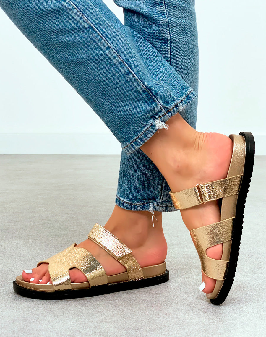 Mules Dorées Grainées avec Bride Scratch – Glamour Confortable au Quotidien