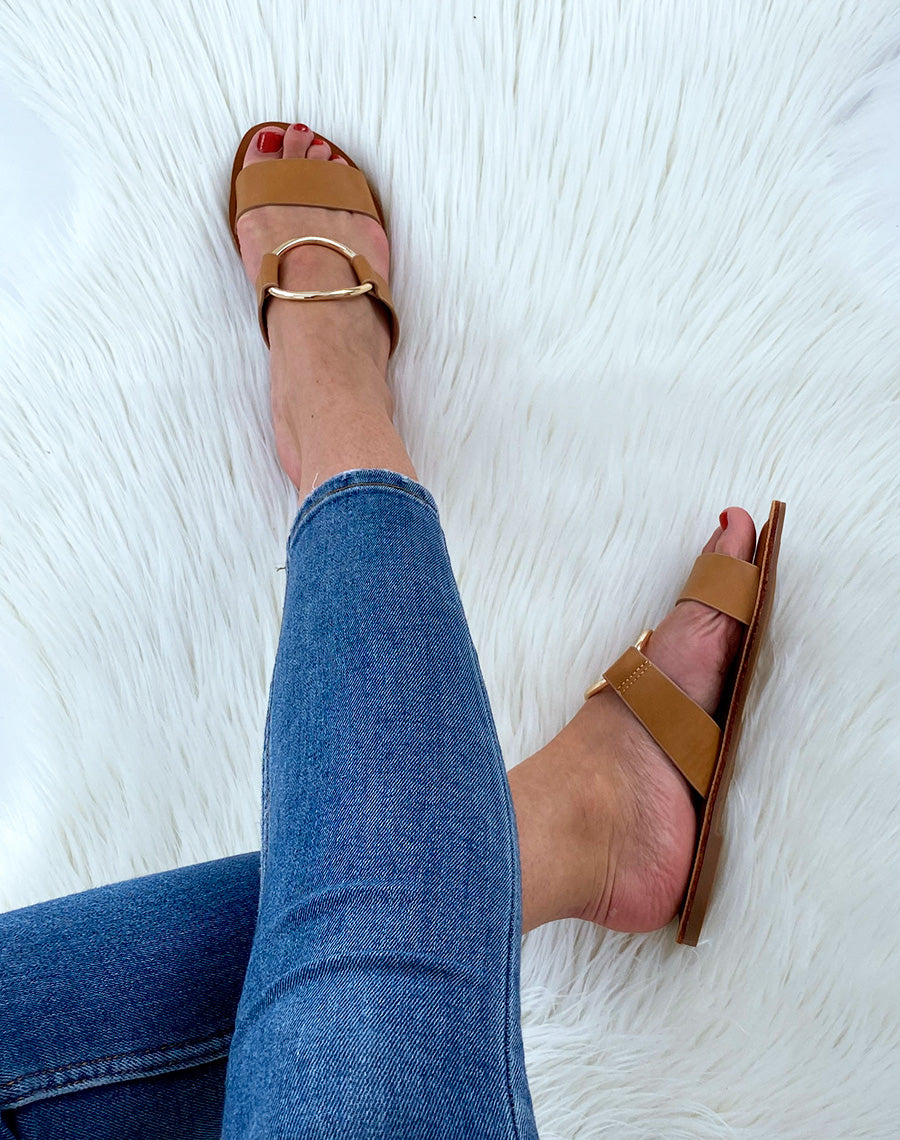 Mules à double bride camel et à fine semelle