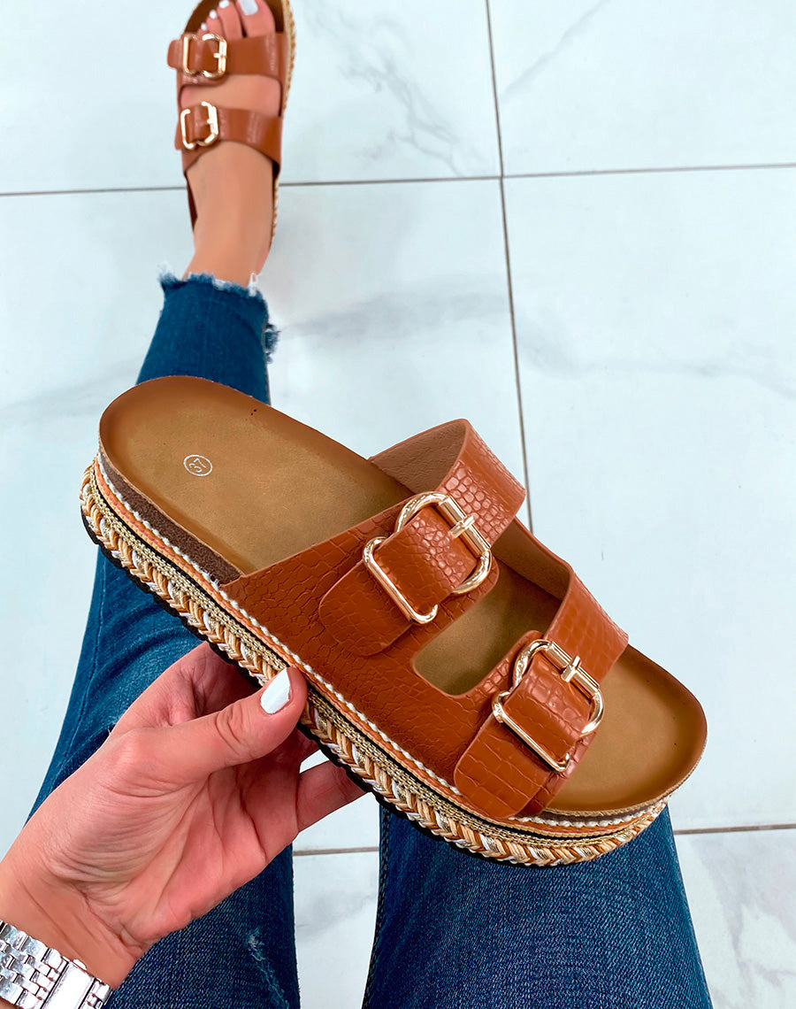 Mules à double lanières camel et grosse plateforme