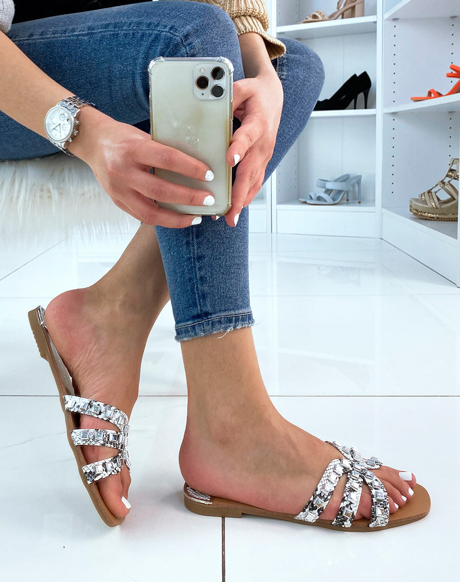 Mules effet snake à multiples brides ornées de clous