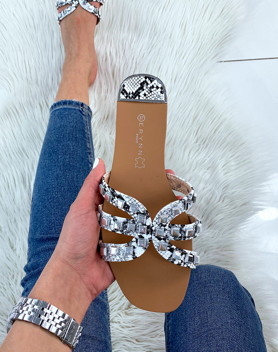 Mules effet snake à multiples brides ornées de clous