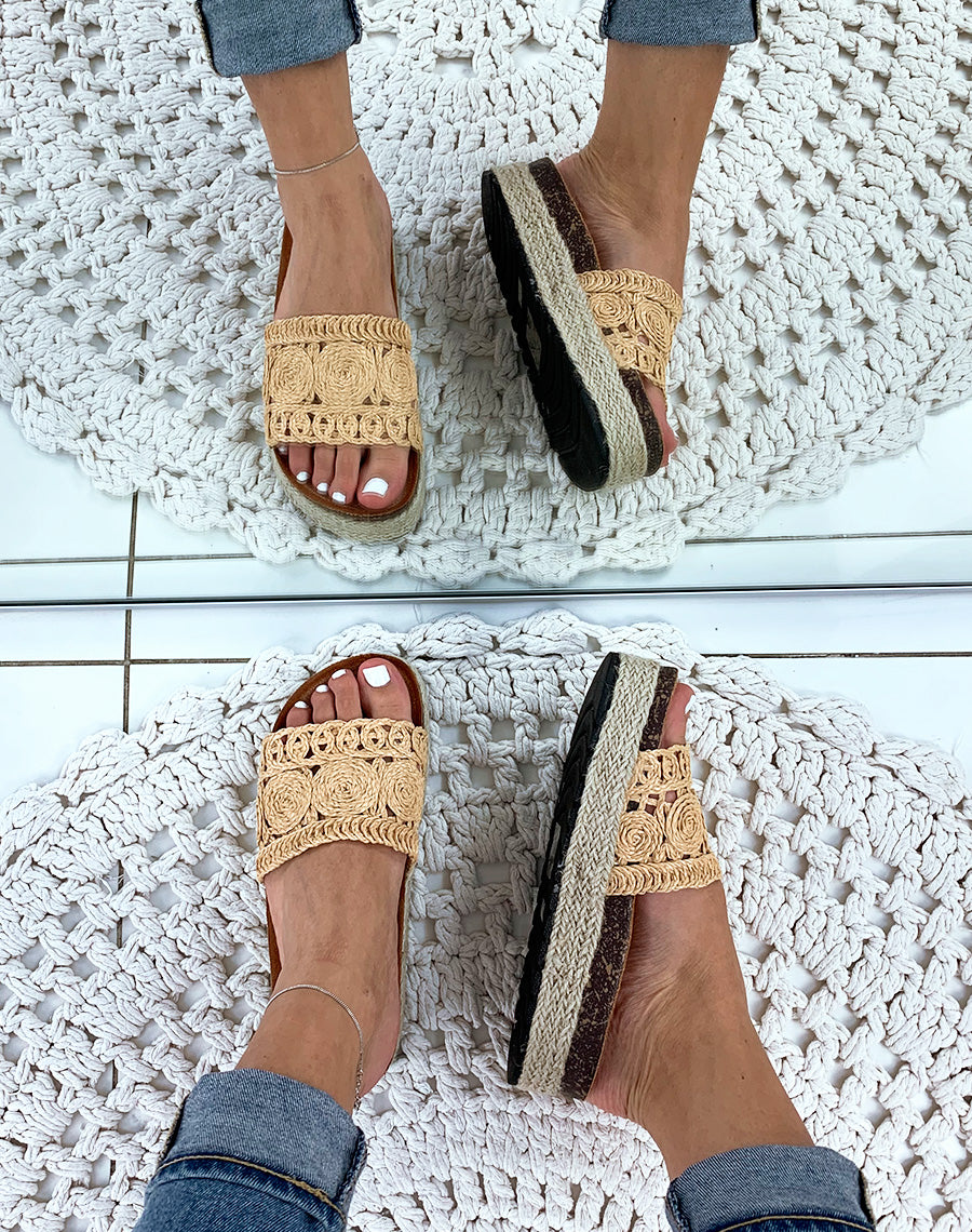 Mules en osier beiges à motifs tressés et à plateforme