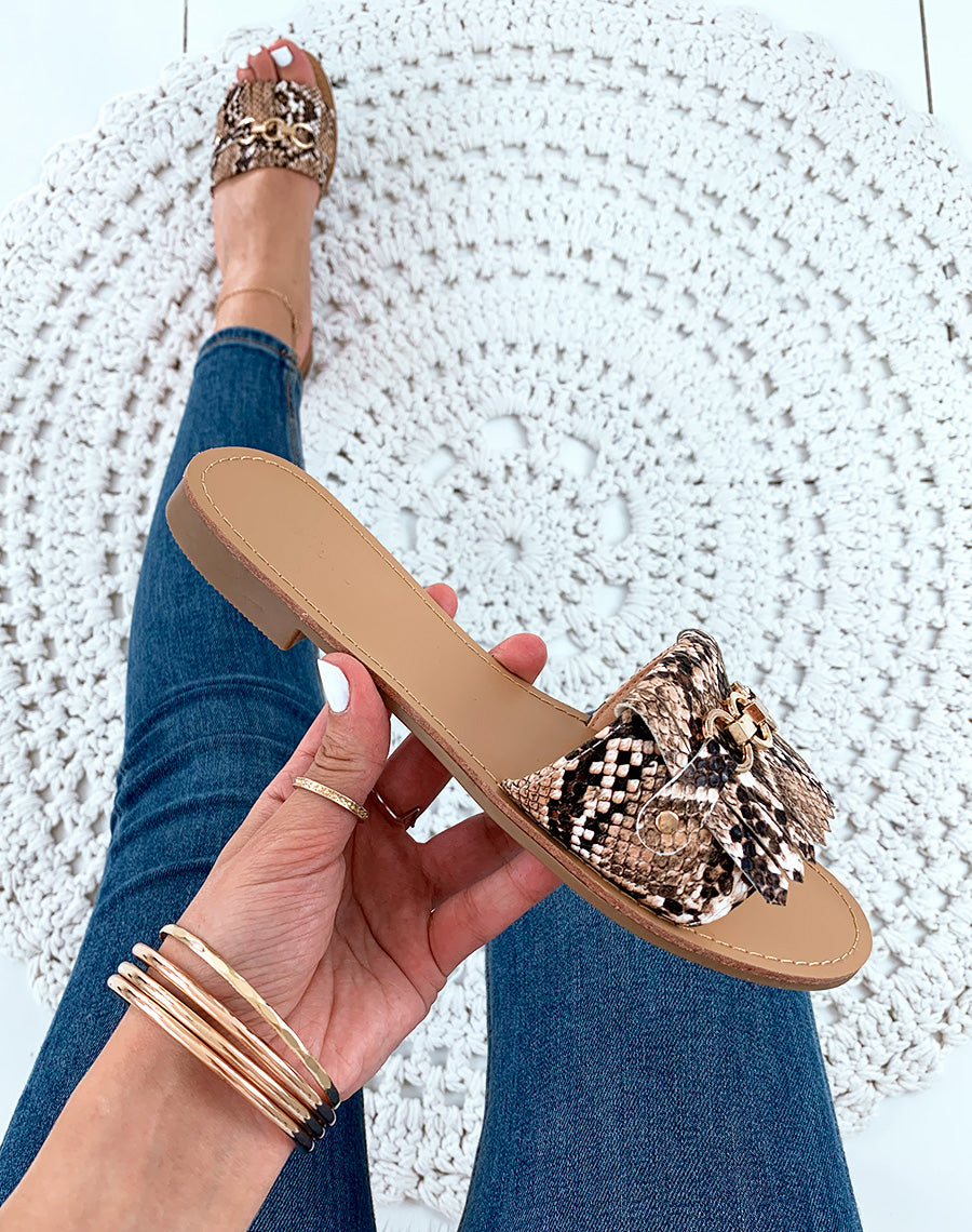 Mules en similicuir effet python à détails dorés
