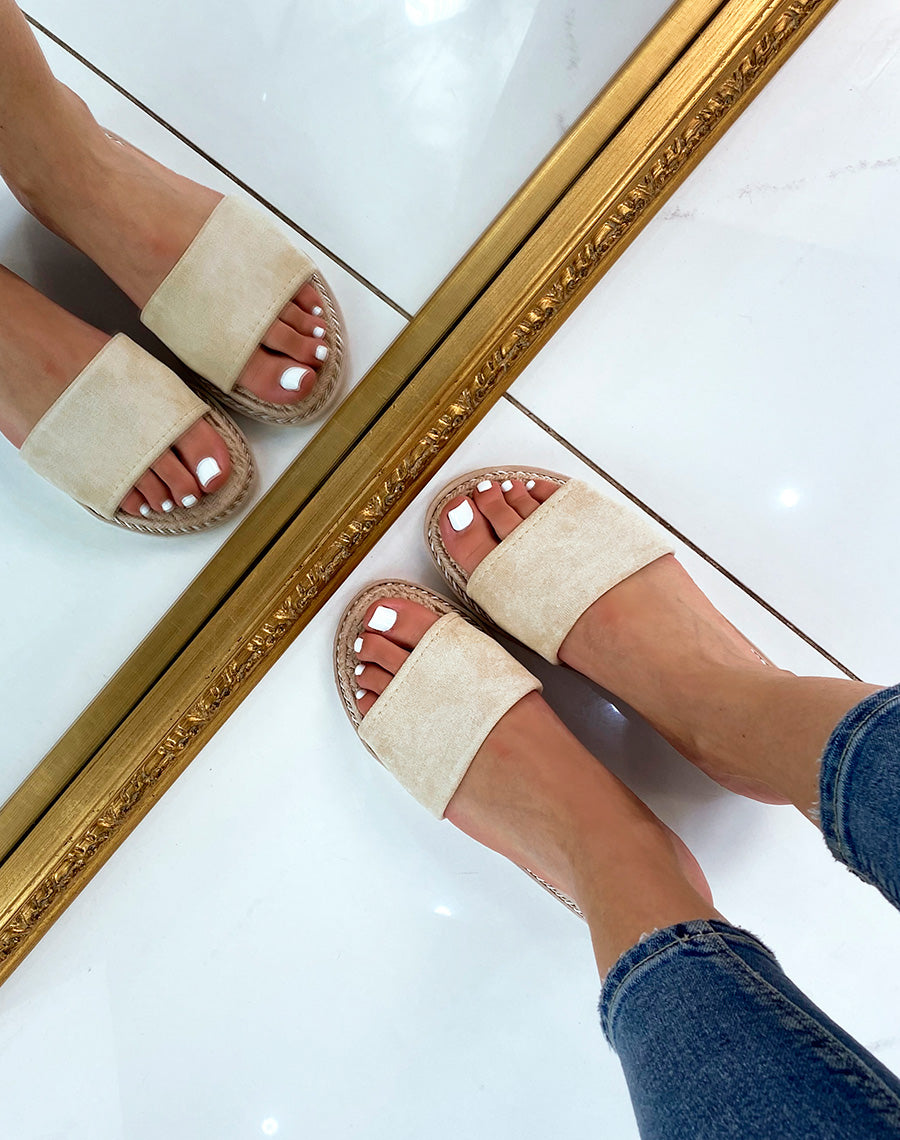 Mules en suédine beige