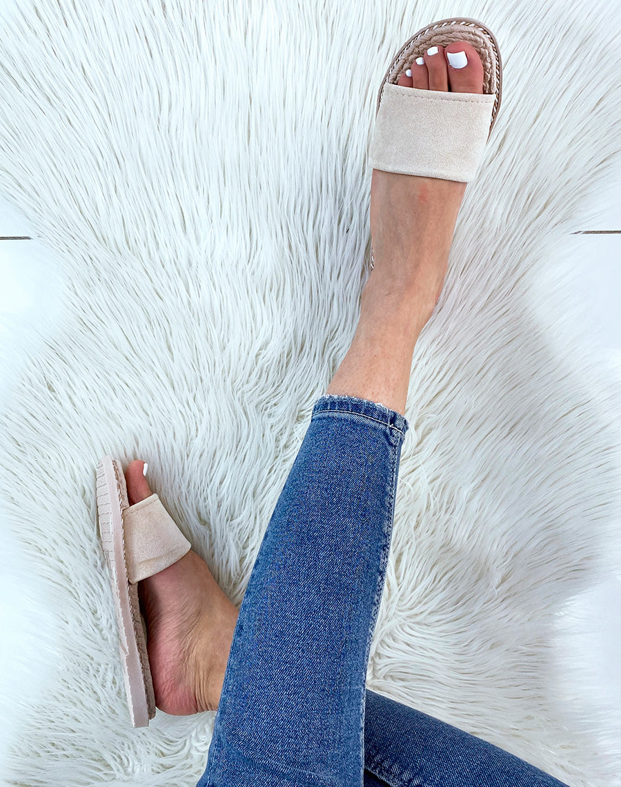 Mules en suédine beige