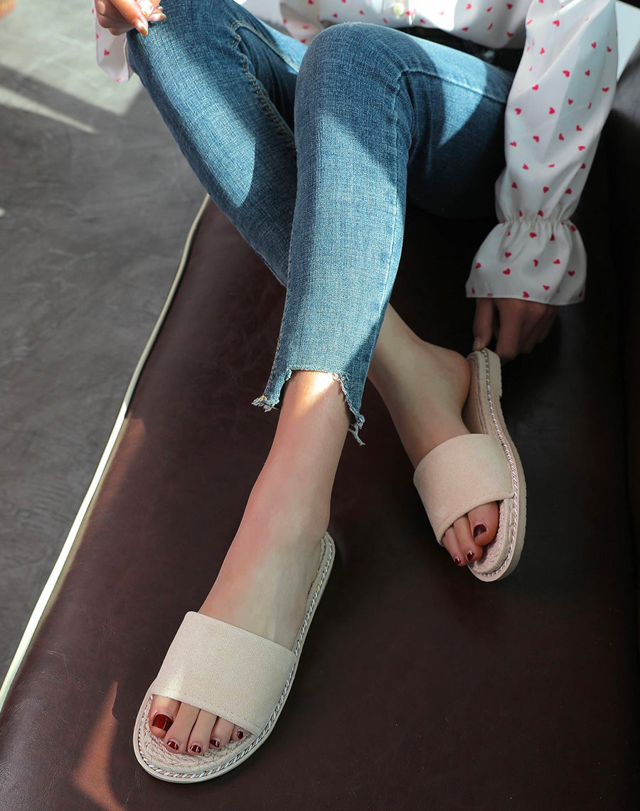 Mules en suédine beige