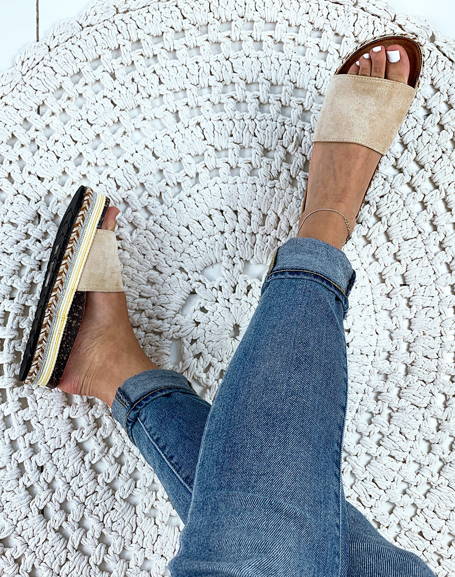 Mules en suédine beiges à plateformes fantaisies