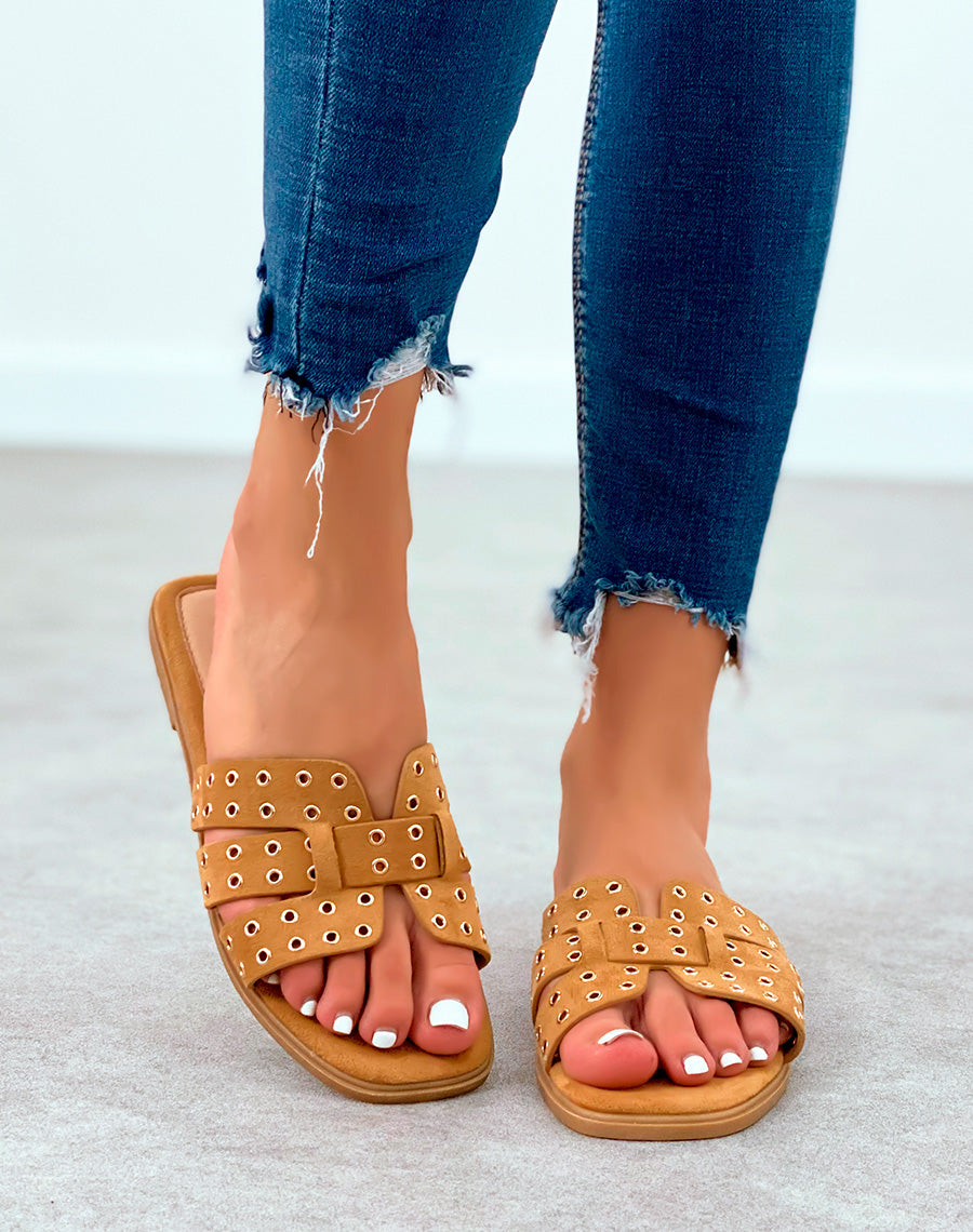 Mules en suédine camel à détails dorées pour femme