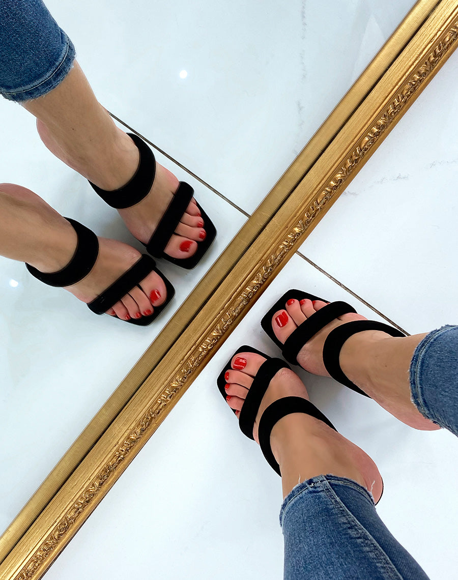 Mules en suédine double lanière à talon noires