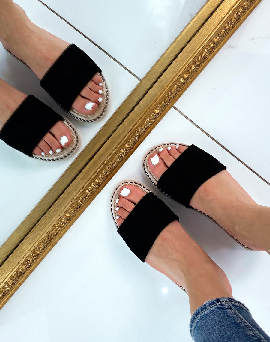 Mules en suédine noire