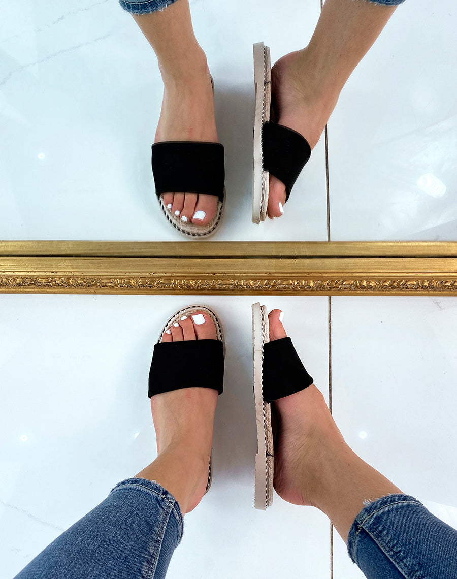 Mules en suédine noire