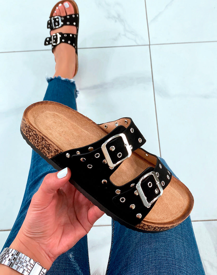 Mules en suédine noire cloutées et fermoirs argentés