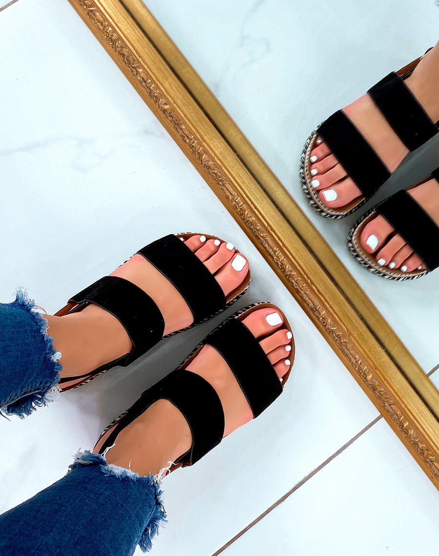 Mules en suédine noire à lanières entrecroisées et détails aztèque