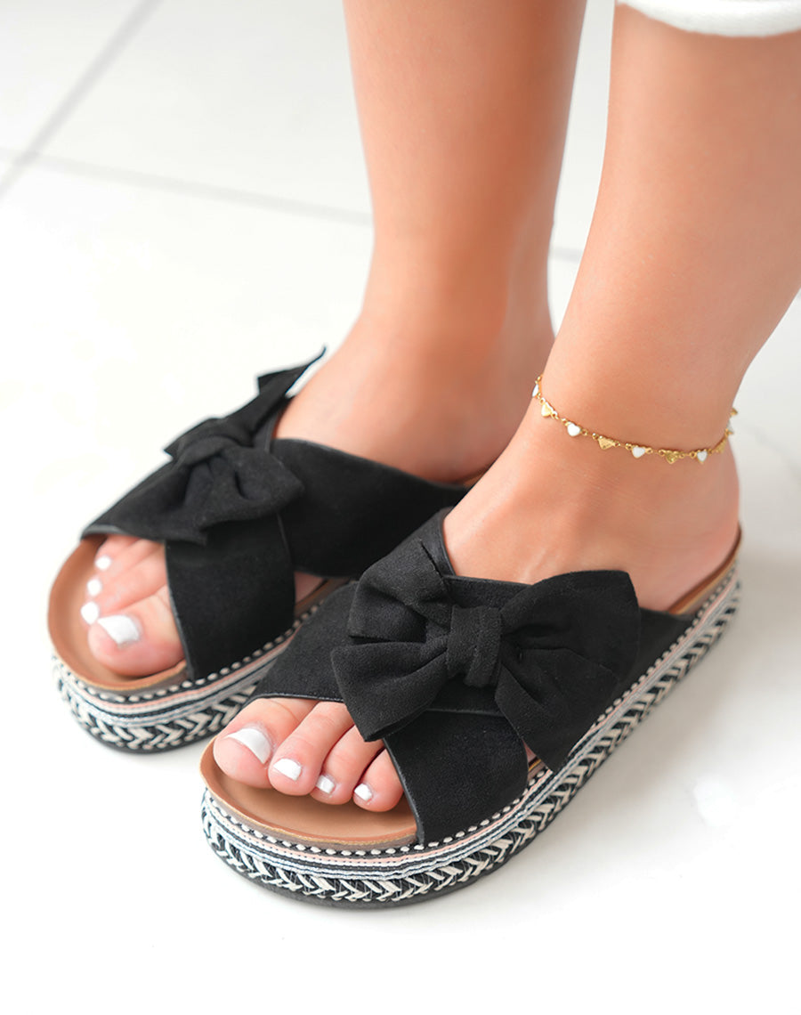 Mules en suédine noire à plateforme épaisse et détail brodé