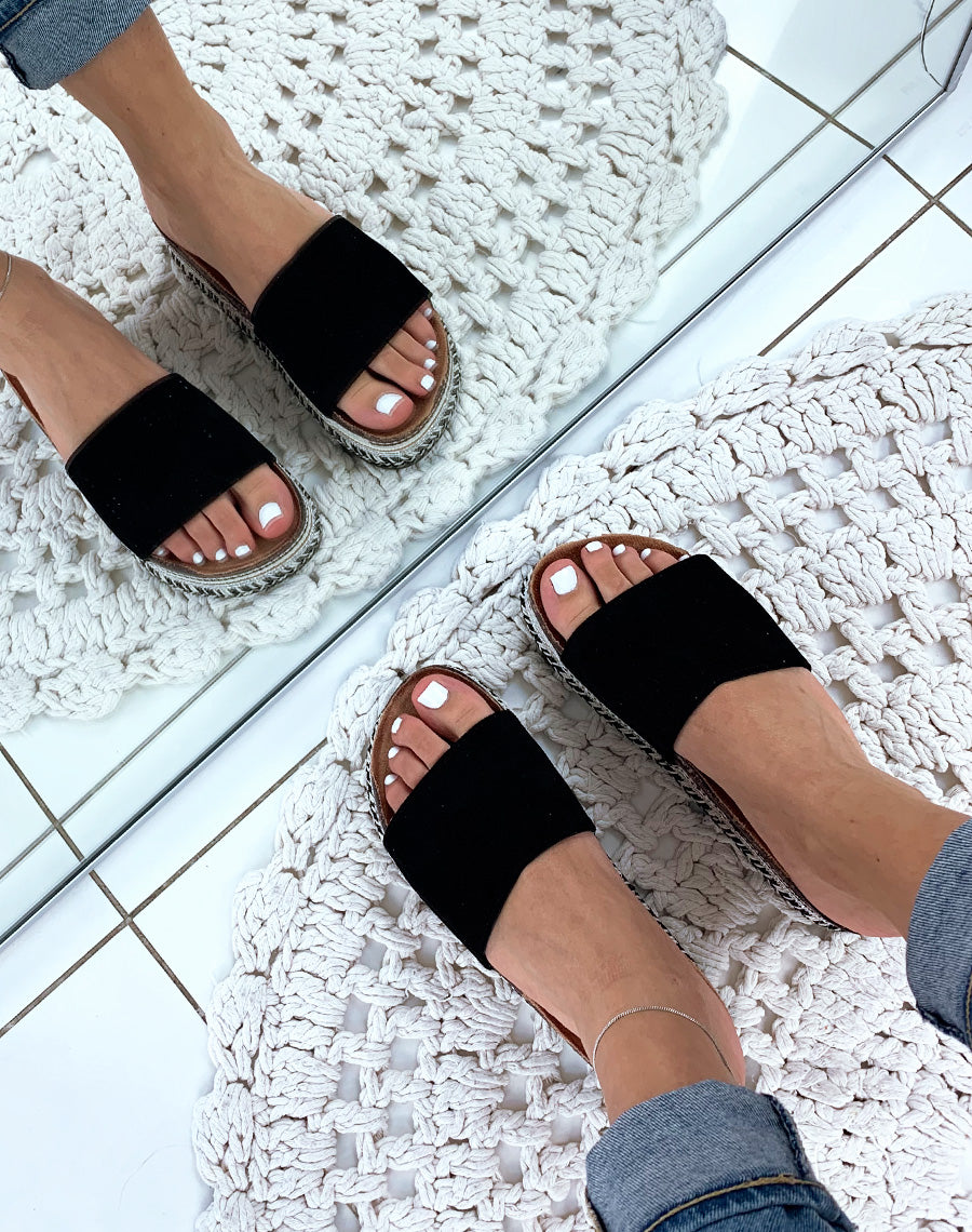 Mules en suédine noires à plateformes fantaisies