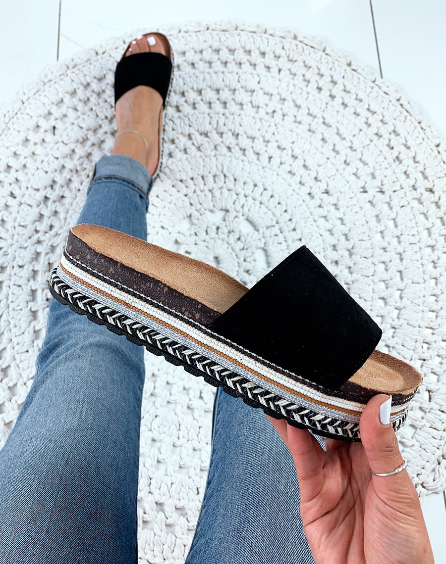 Mules en suédine noires à plateformes fantaisies