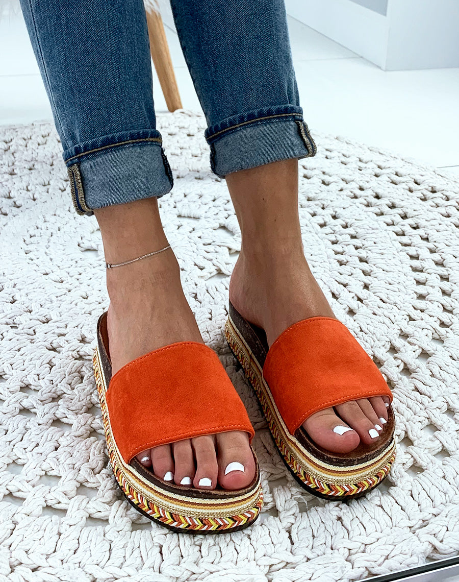 Mules en suédine oranges à plateformes fantaisies