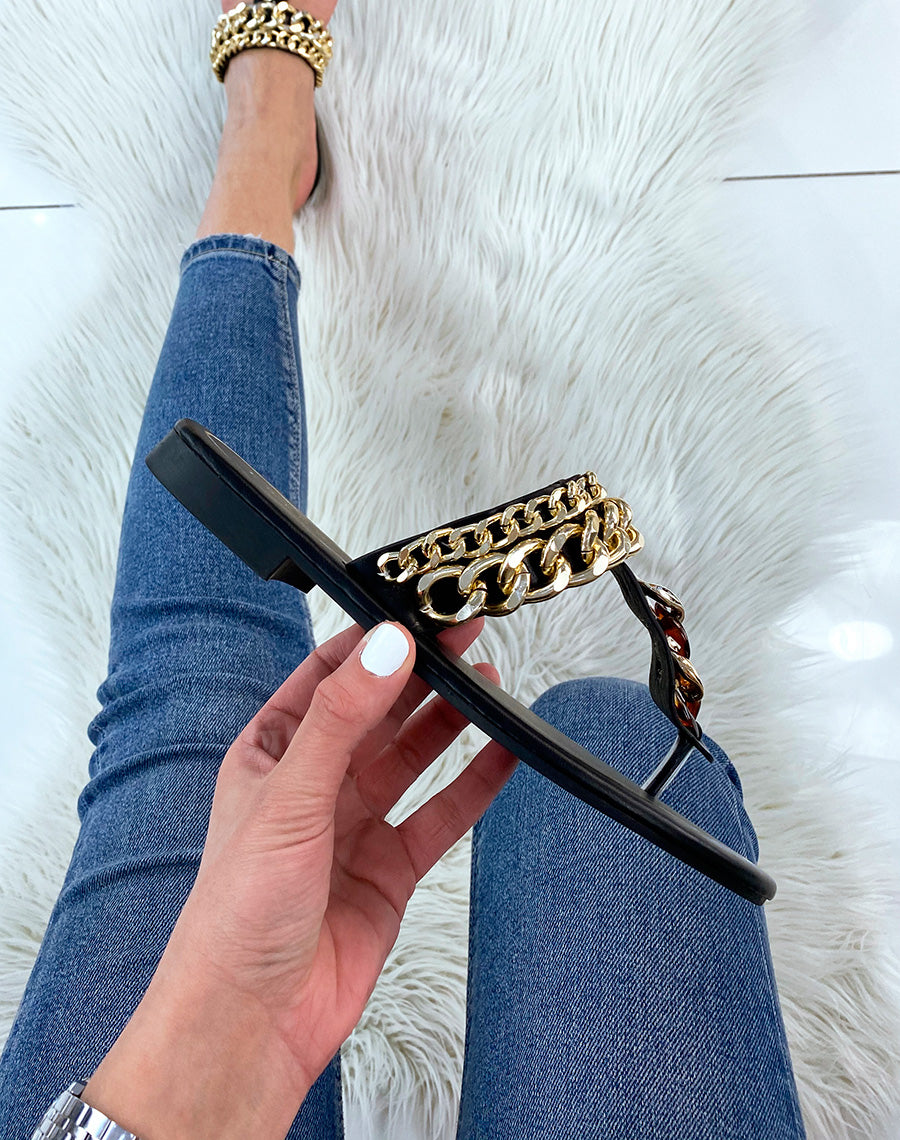 Mules à entredoigt noires avec chaines dorées