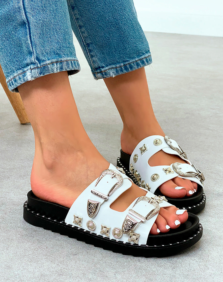 Mules Femme Blanches Cloutées à Sangles Bijoux Argentées et Plateforme Trendy