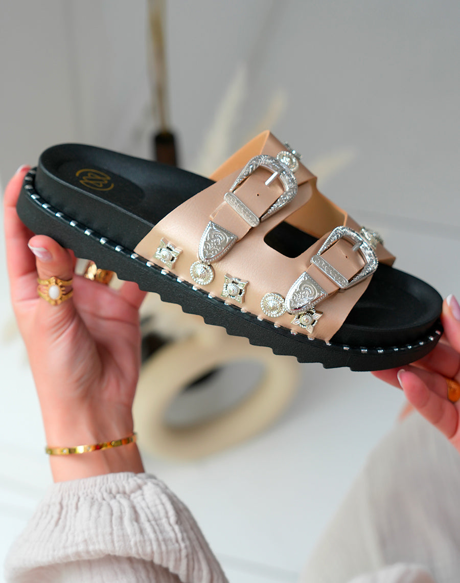 Mules Femme Dorées Métallisées à Sangles Bijoux Argentées et Plateforme Cloutée