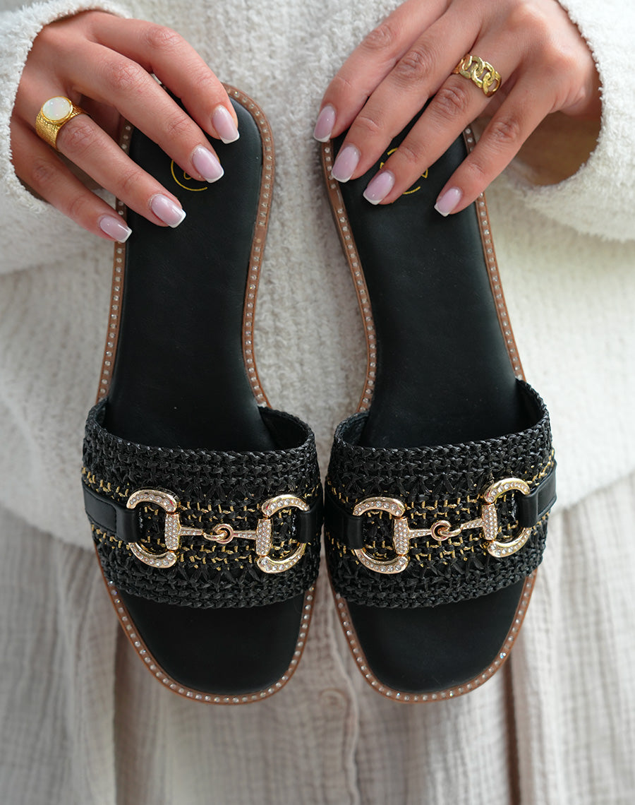 Mules femme noires chic avec détails strass et bijoux dorés